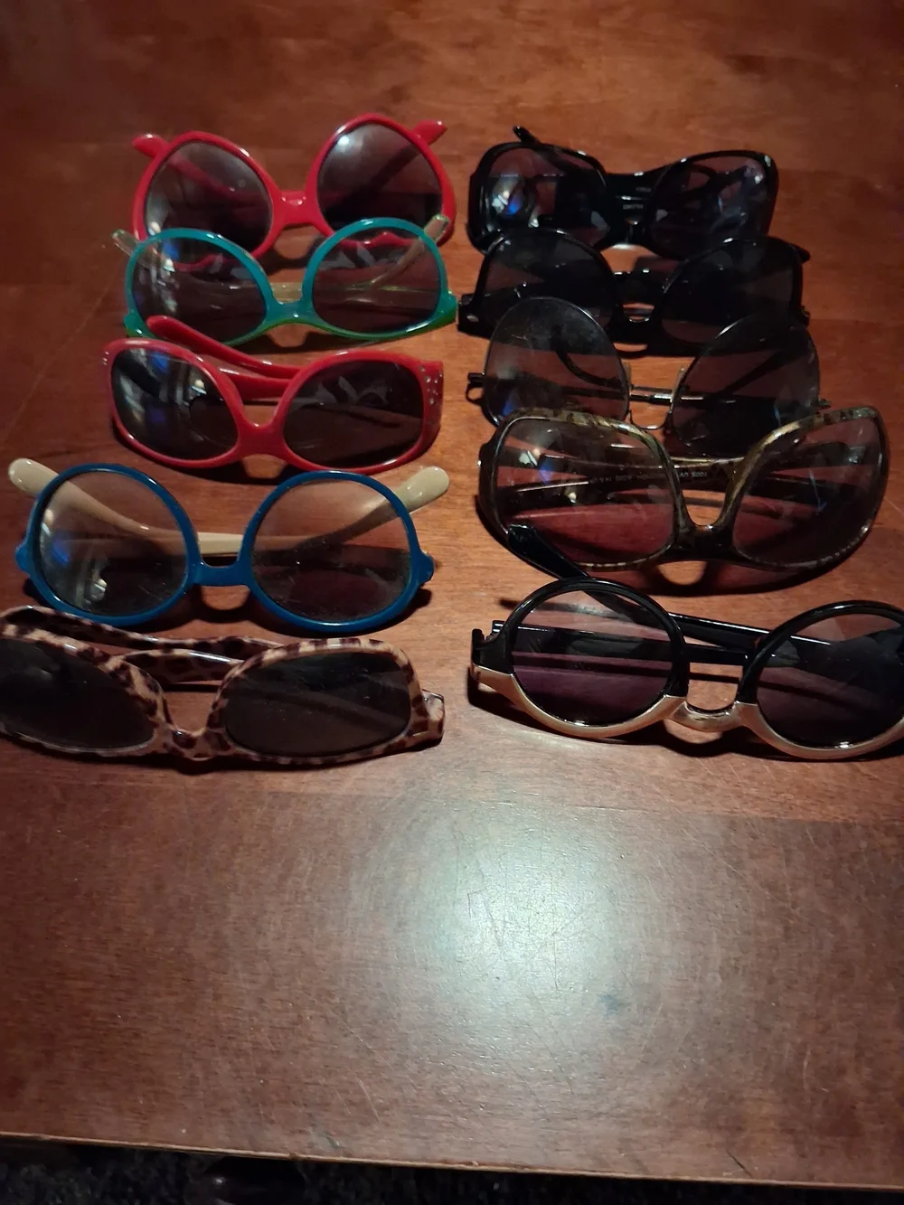 Mixed Lot of 10 Fashion Girls Sunglasses - Assorted Colors